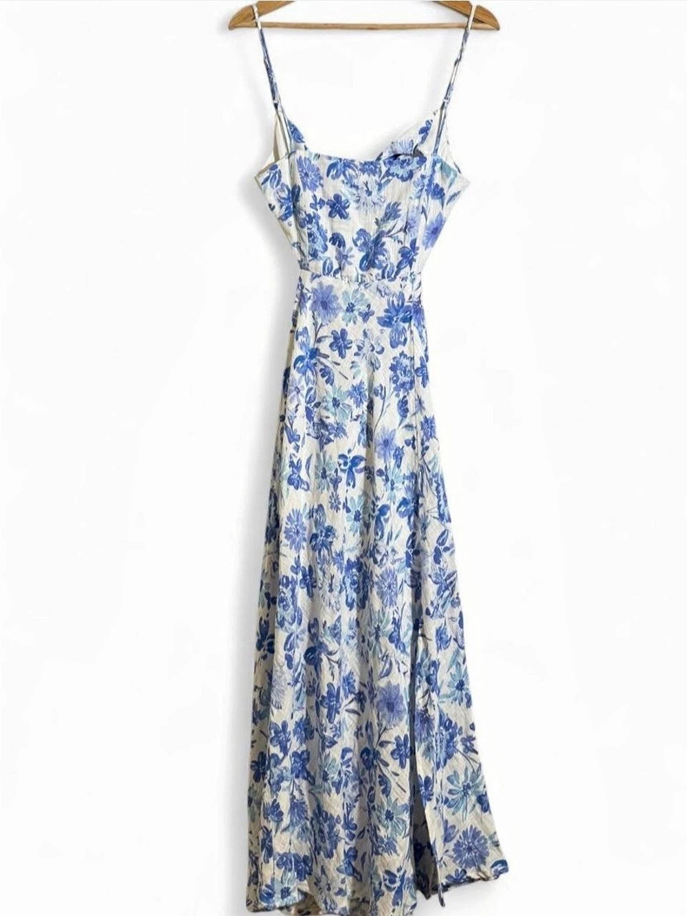 Lulus Donna Blue Floral Sleeveless Slip Maxi Dress White & Blue Medium